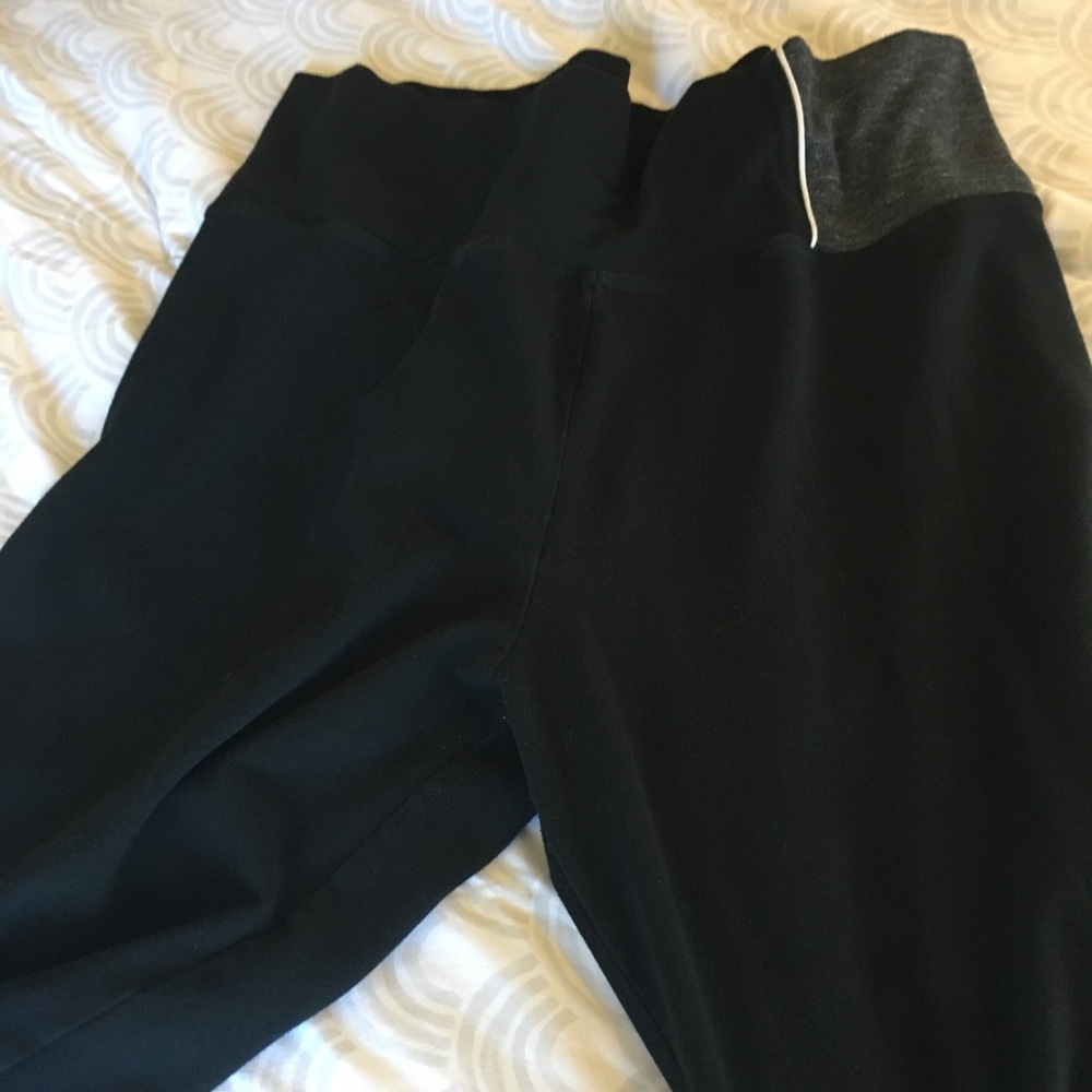 Tapered leg, yoga pants.